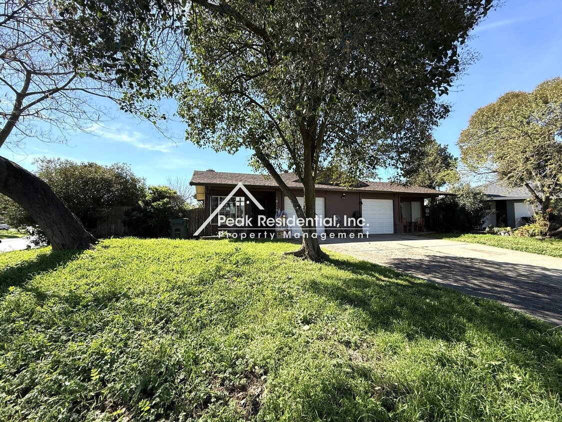 Building Photo - Nice 2bd/1ba Duplex with 1-Car Garage near Routier Rd & Hwy 50