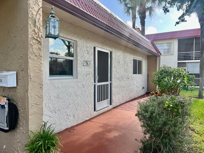 Building Photo - 176 Lake Evelyn Dr