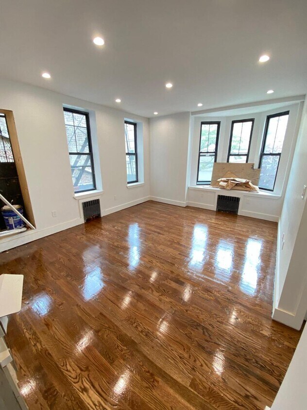 Primary Photo - 7023 15th Ave