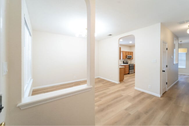 Building Photo - 16911 Lancaster Gap