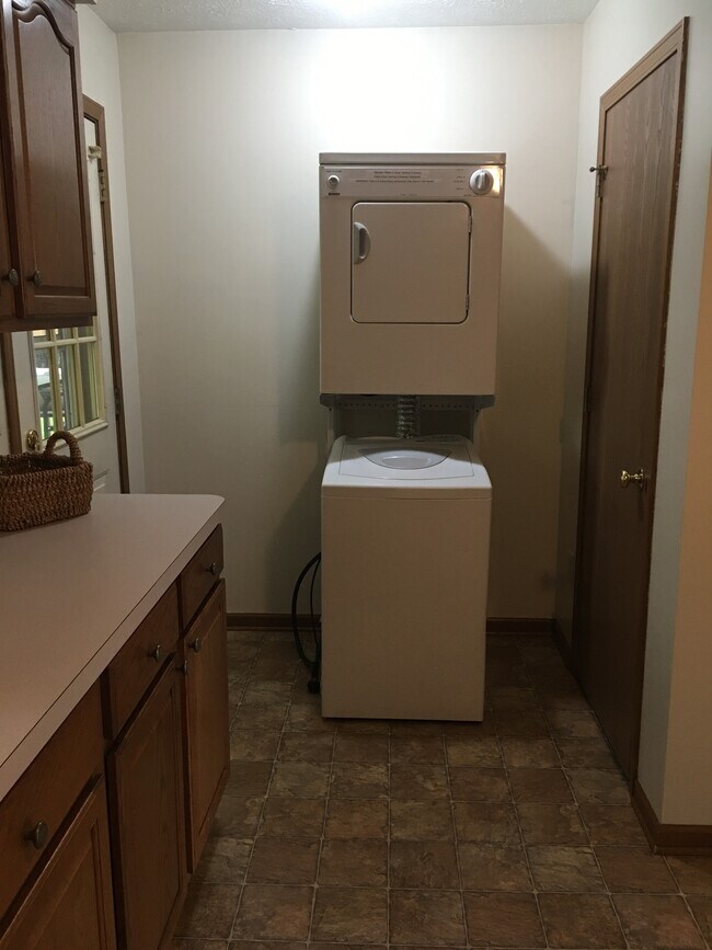 Lavadora y secadora portátil - 334 Oakdale Cir