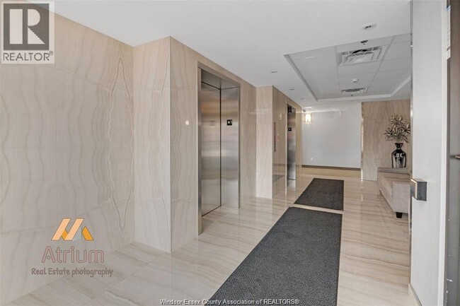 Building Photo - 728 Brownstone Dr
