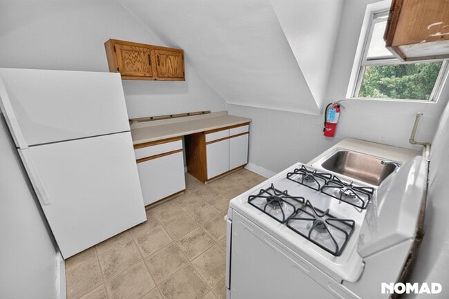 Building Photo - 300 Woodbury Terrace