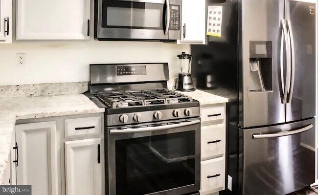 Foto del edificio - 96 Garner Ave