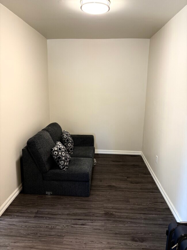 Photo du bâtiment - 114 Hess St S