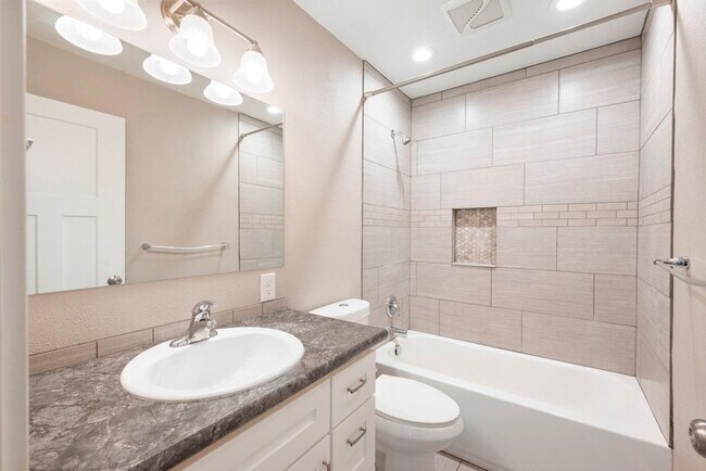 Foto del edificio - 418 E Hawthorne Rd