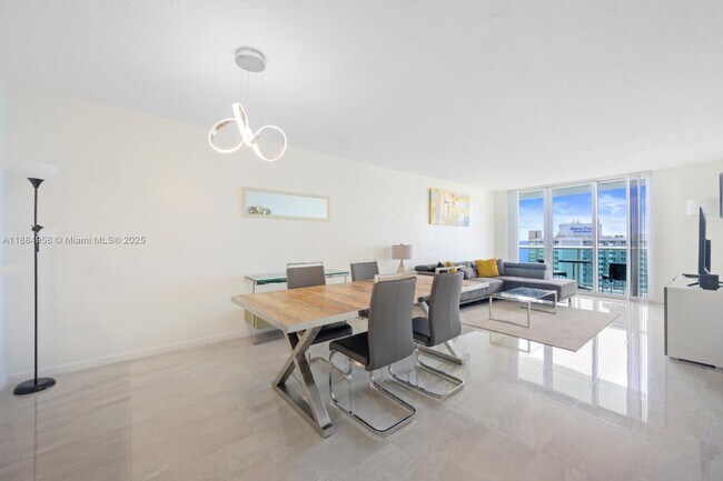 Foto del edificio - 19370 Collins Ave