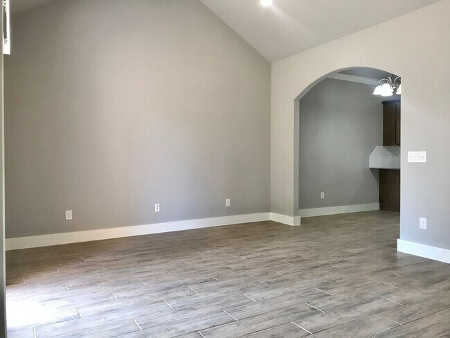 Building Photo - ***212 Alder Street***