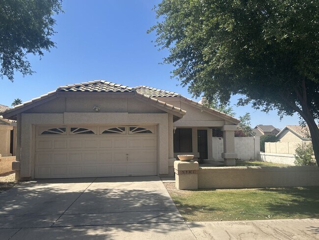 Building Photo - Charming 3 bedroom, 2 bath single story ho...