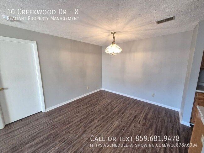 Foto del edificio - 10 Creekwood Dr