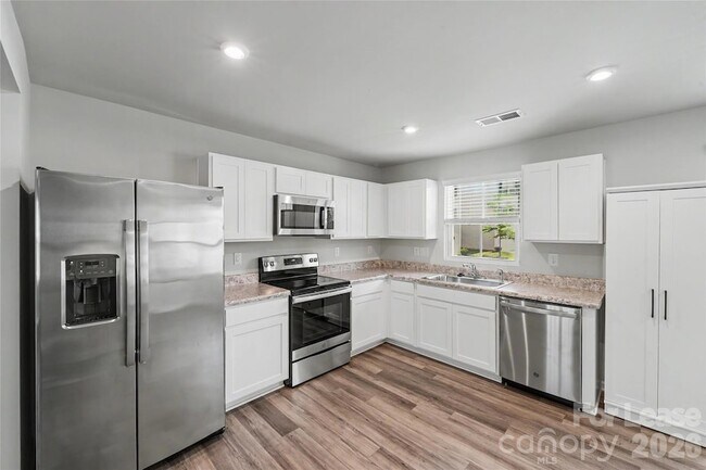 Building Photo - 6042 Cutwater Cir