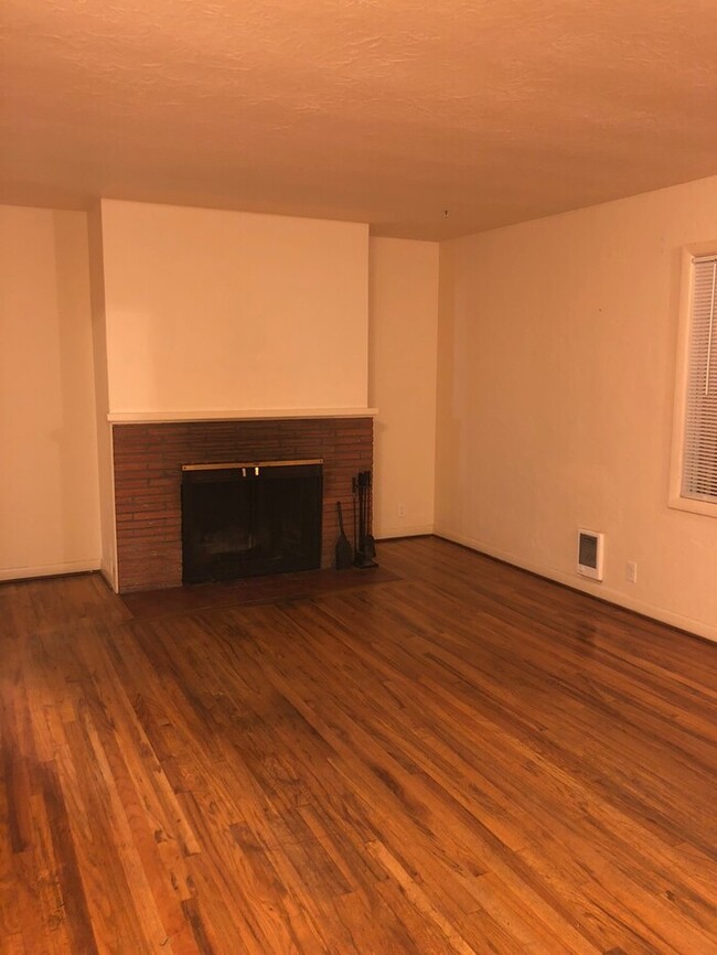 Building Photo - 8650 SW Canyon Ln