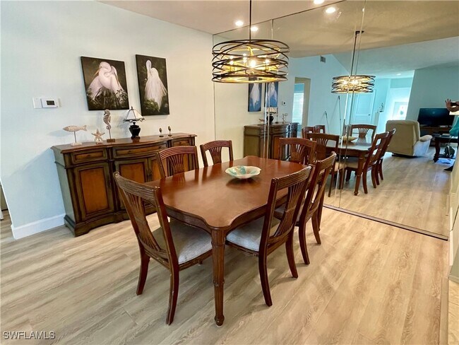 Foto del edificio - 784 Willowbrook Dr