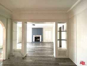 Building Photo - 10623 Kinnard Ave