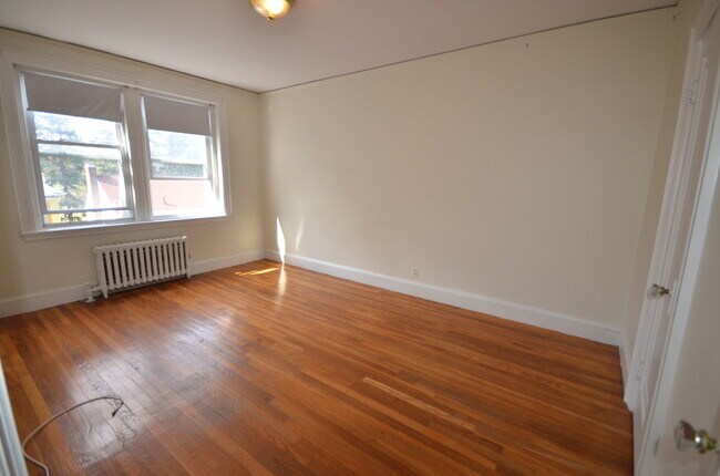 Foto del edificio - 2065 Commonwealth Ave