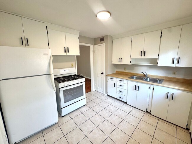 Foto del edificio - 458 Glen View Ct