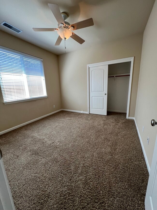 Building Photo - 2880 Bancroft Dr
