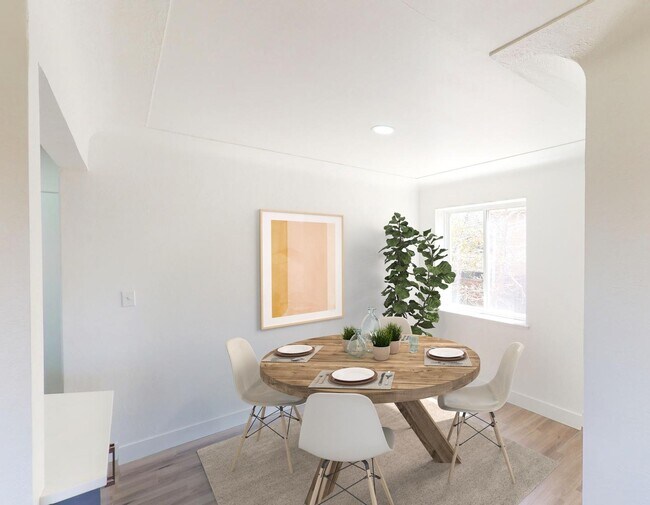 Foto del edificio - Renovated Park Hill brick home with large backyard