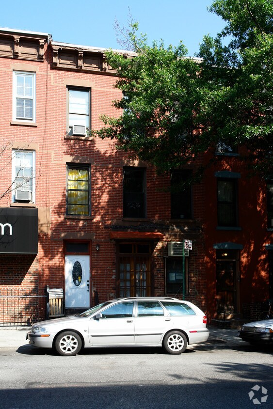 Building Photo - 460 7th Ave