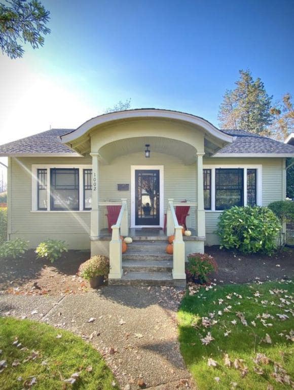 Building Photo - 1002 NW Lawnridge Ave