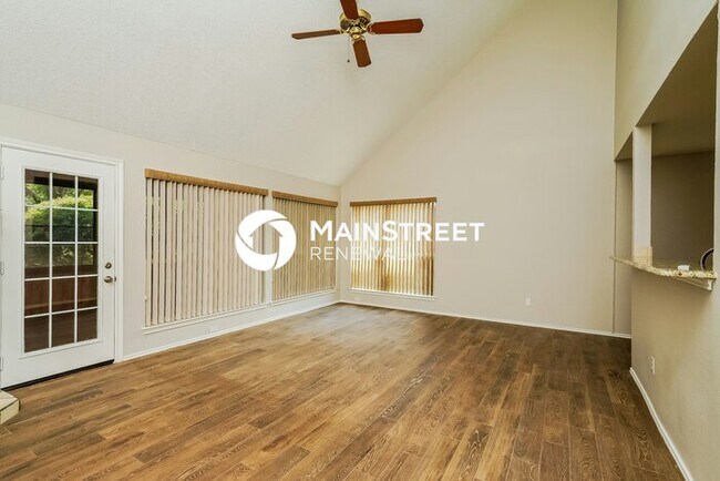Foto del edificio - 3 Bedroom Pet-Friendly Home in Carrollton, TX with Main Street Renewal
