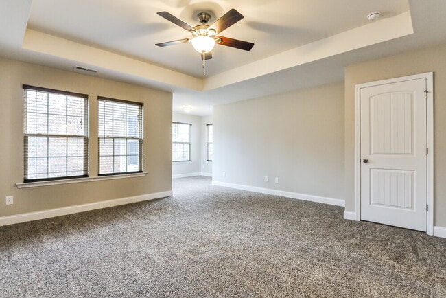 Building Photo - 180 Davelyn Ct