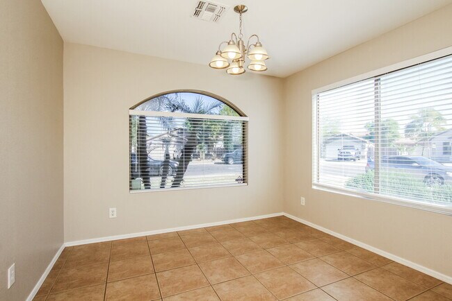 Foto del edificio - 11409 W Cambridge Ave