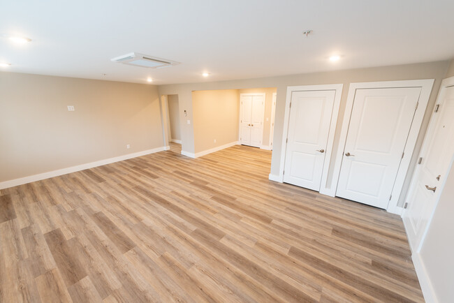 Sala de estar y comedor - Landings at Aquidneck Crossing