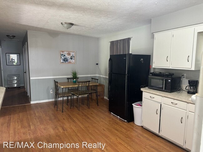 Building Photo - 3 br, 1 bath House - 1361 Kevin Ct