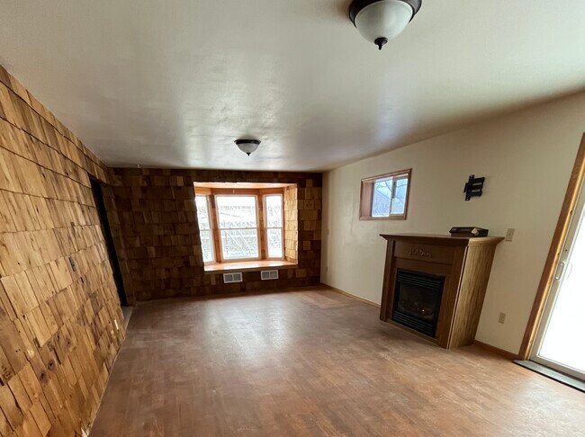 Foto del edificio - 908 Maple Grove St