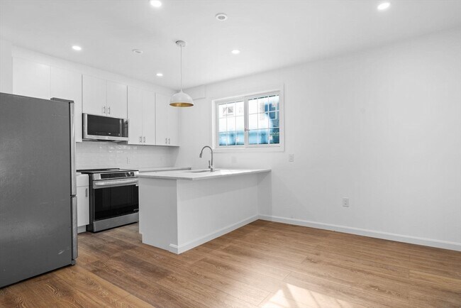 Building Photo - 172 Lexington Ave
