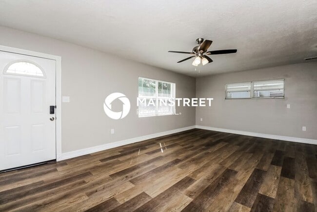 Building Photo - 3 Bedroom Pet-Friendly Home in ORLANDO, FL with Main Street Renewal