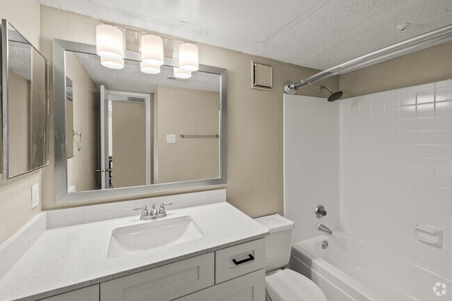 1 habitación, 1 baño, 554 pies cuadrados, baño - Sagamore Apartments