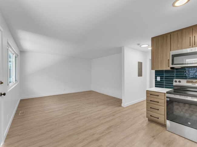 Building Photo - 644 S 800 E