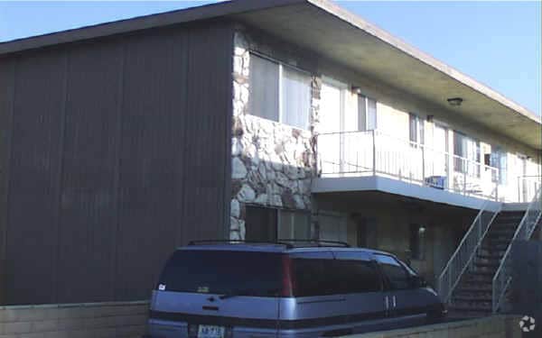 Building Photo - 211 Daisy Ave