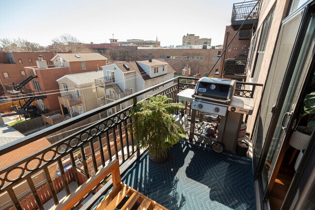 Foto del edificio - 3245 N Ashland Ave