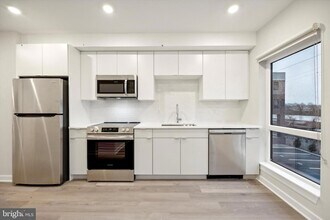 Building Photo - 3449 Scotts Ln