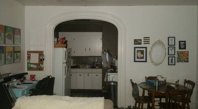 Building Photo - 186 Center St