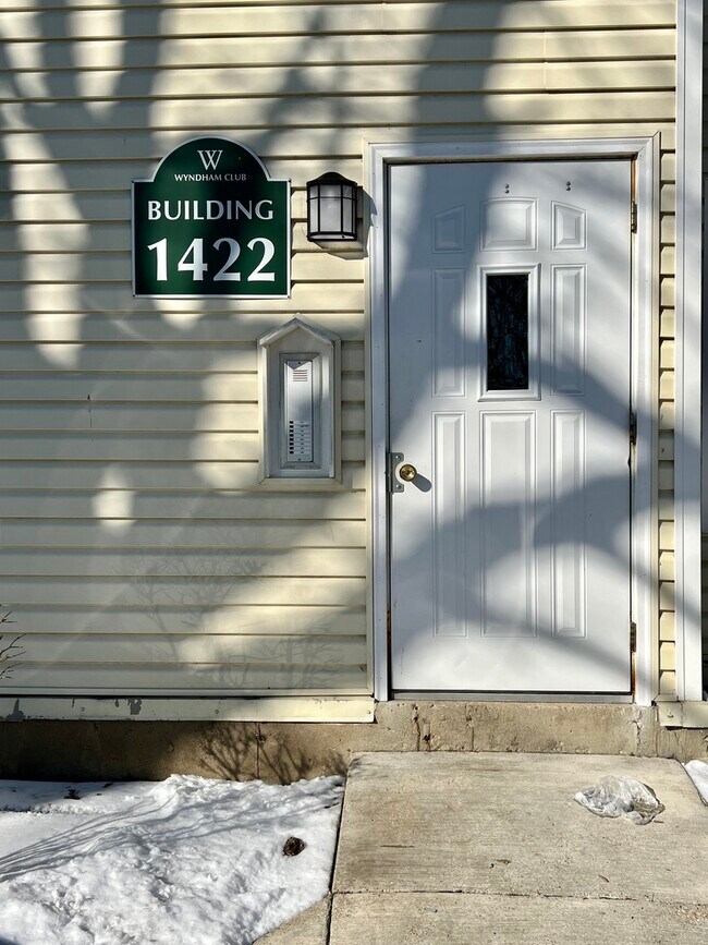 Building Photo - 1422 E Wyndham Cir
