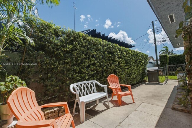 Foto del edificio - 11621 NW 58th Pl
