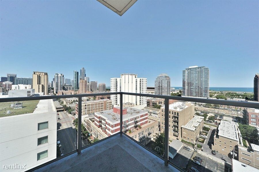 Building Photo - 3 br, 2 bath Condo - 1720 S Michigan Ave # 22