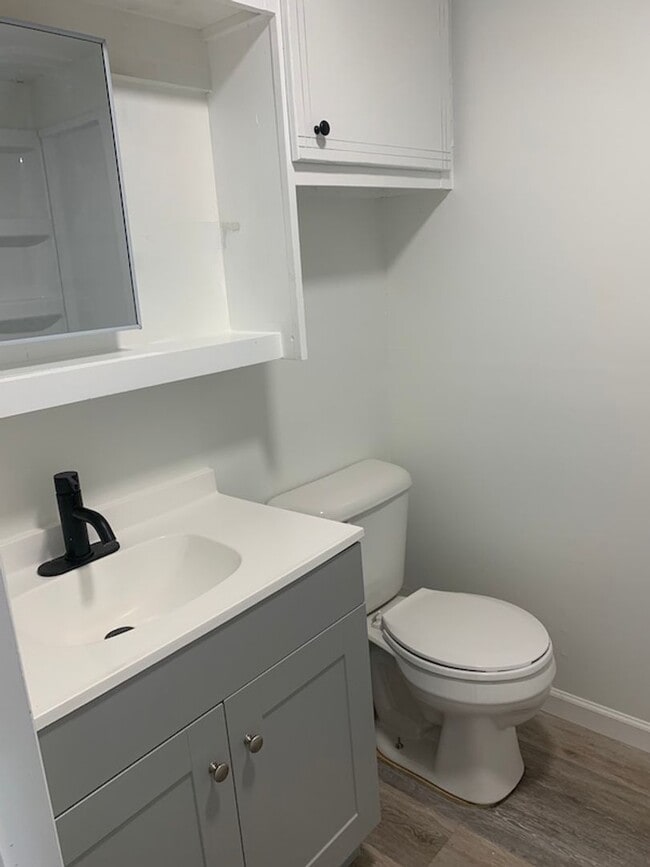 Building Photo - 221 W Union St