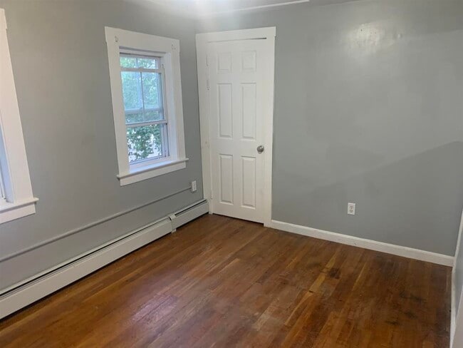 Building Photo - 12-14 Broad St