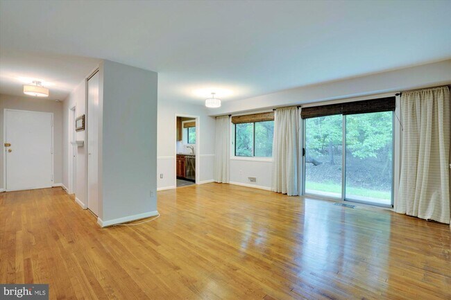 Foto del edificio - 10613 Kenilworth Ave