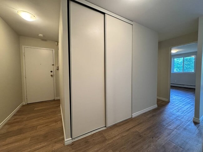 Building Photo - 455 Sandys St