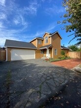 Building Photo - 15930 Cascade Ln SE