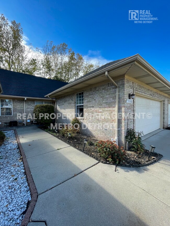 Building Photo - COZY RANCH CONDO