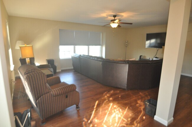 Foto del edificio - 142 Vineland Pkwy Dr