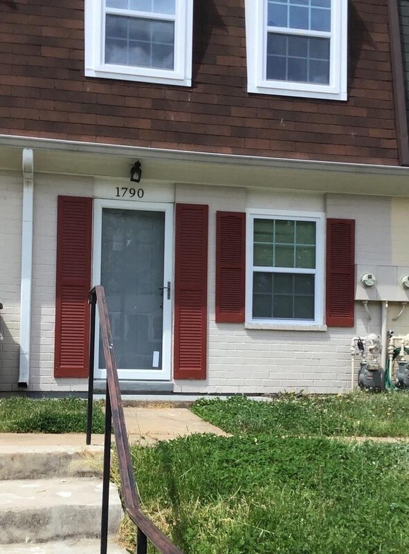 Front Porch - 1790 Dutch Village Dr