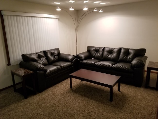 Sala de estar - 4221 Harvard Rd